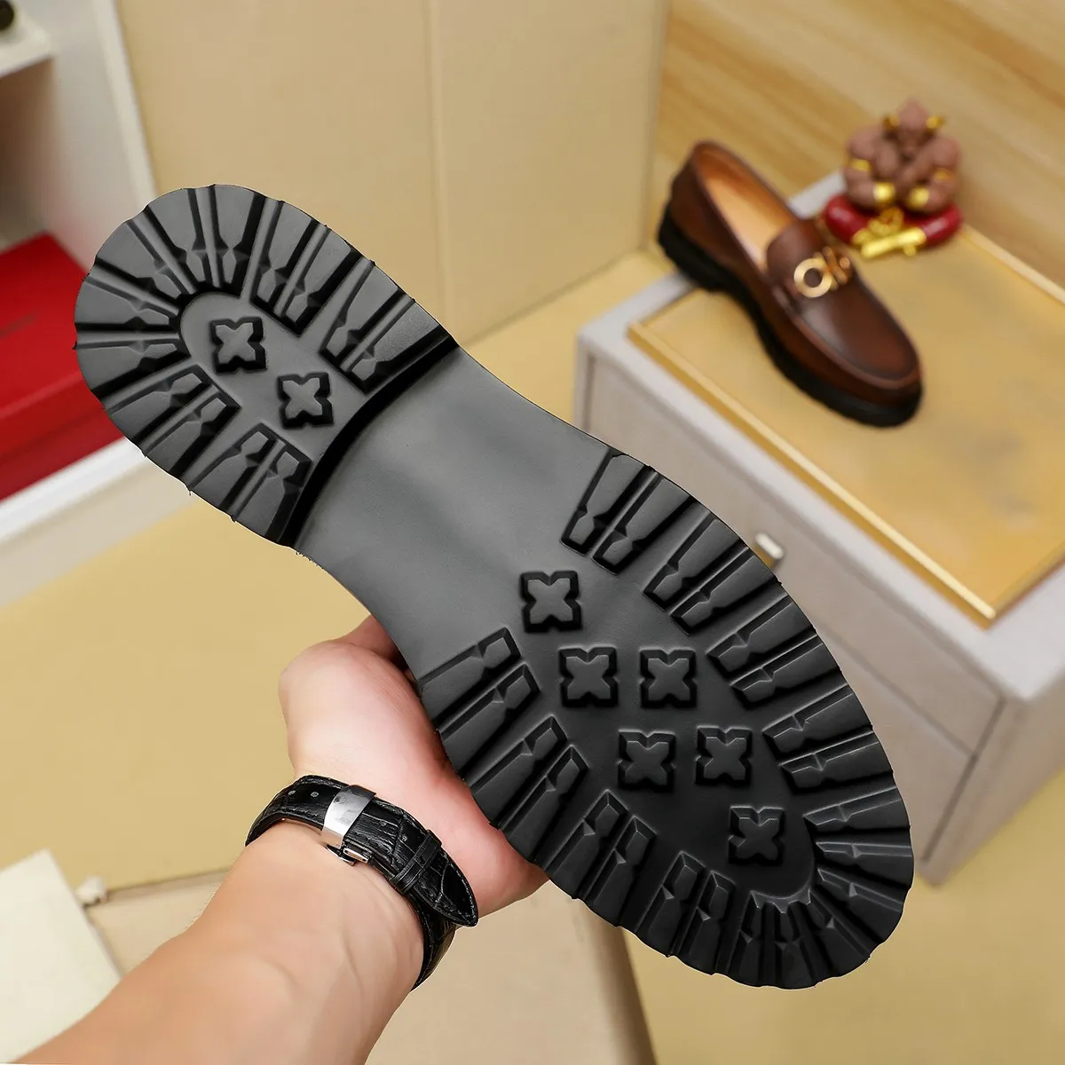 Men's shoes 💰440 Ferragamo [Ferragamo] top imported suit men's shoes 💯Original copy of the official website, product materials: selected imported embossed calfskin + luxury hardware buckle accessories ~ imported water-dyed cow 🐂 leather lining. Strong three-dimensional visual effect, original combination outsole, multiple colors available😘 Size: 39-44 (38.45.46. Customized)